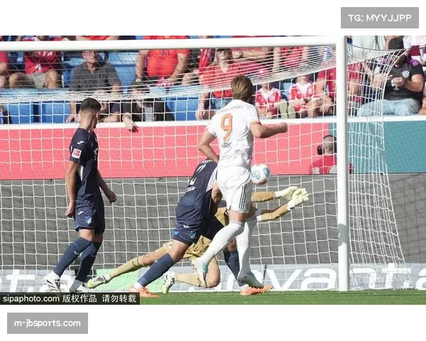 拜仁小将杰克逊首度进球 头球破门赢得德甲处子球