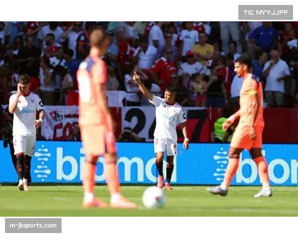 中场休息更衣室内主帅战术调整细节曝光